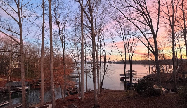 The Canoe House - Multi Family/Elder Friendly 6 BE/4 BA - Clemson + Golf Outings