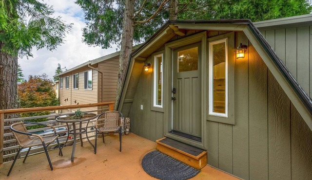 The Loft · Modern ADU · Private Deck · Dual Showers · 2BR · Oregon City