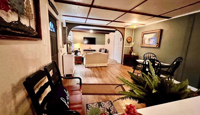 The picket fence Nana's big dream 3 beds-2 bedrooms -privacy patio deck