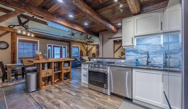 This charming spacious post-and-beam gateway approx. 5 mins from Pt Dover beach. in Simcoe