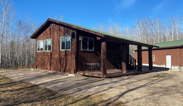 Three Lakes cabinn2 BR 1 Bath cabin on 40 semi private acresnnKing bed