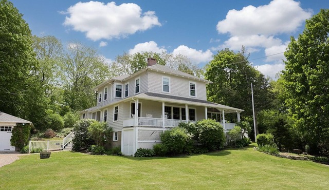 Tidebend: River views and gracious comfort