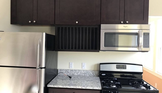 Tranquil North End Bridgeport Luxe 2 Bdr unit