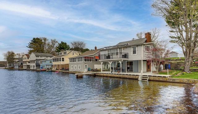 Tranquil Waters: Modern Bolton Escape on the Lake