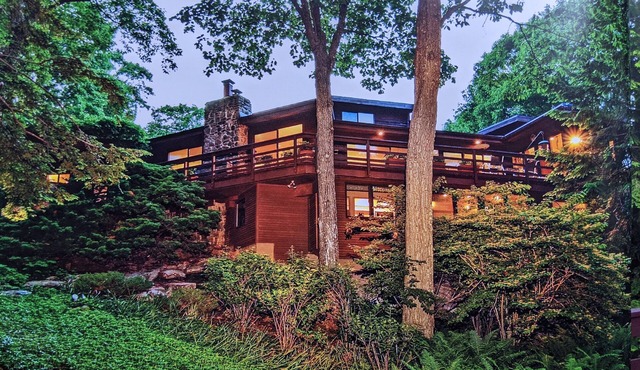 TREETOPS house! A Reunion/Retreat/Event estate! Seasonal POOL! Sleeps 12