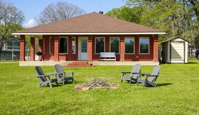 Trinity Riverside - Private Dock, Kayaks, & More!
