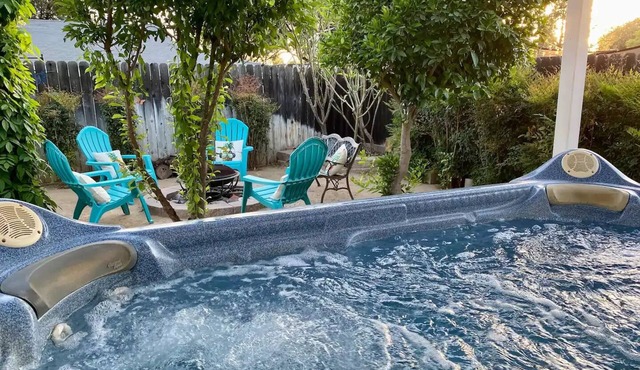 Tropical Vacation Home | Jacuzzi*Fire Pit*5 Stars