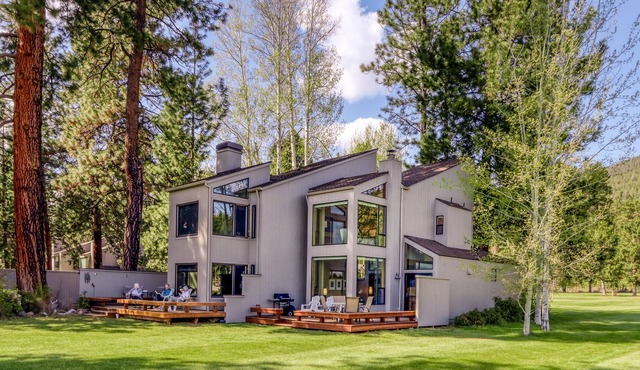 Two-level condo with mountain & lake views, shared pool, hot tub, & tennis