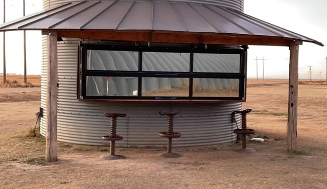 UNIQUE Grainbin Ranch Stay in Johnson City
