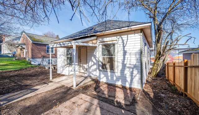 Updated 2-bedroom single family house in downtown Pullman in Pullman