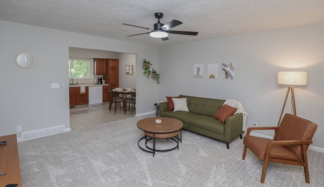 Updated Boho Duplex - Close interstate access - Minutes to Downtown & Amenities