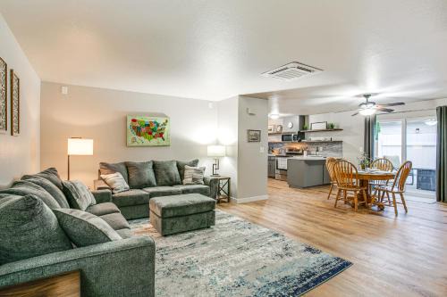 Updated Duplex Home < 1 Mi to Downtown Enumclaw!
