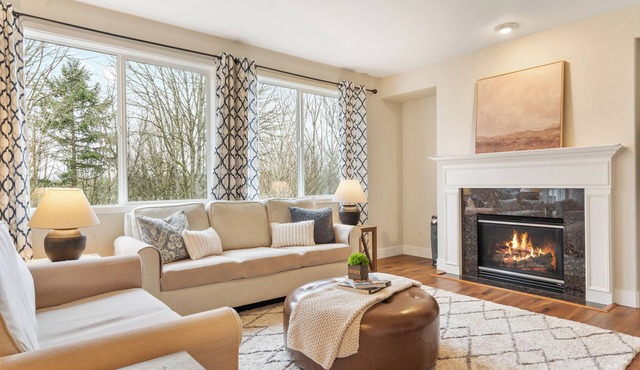 Upscale 4BR Upper Unit with Fireplace & Greenbelt Views