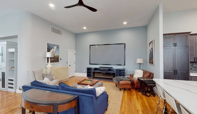 Upscale downtown loft, will not disappoint!