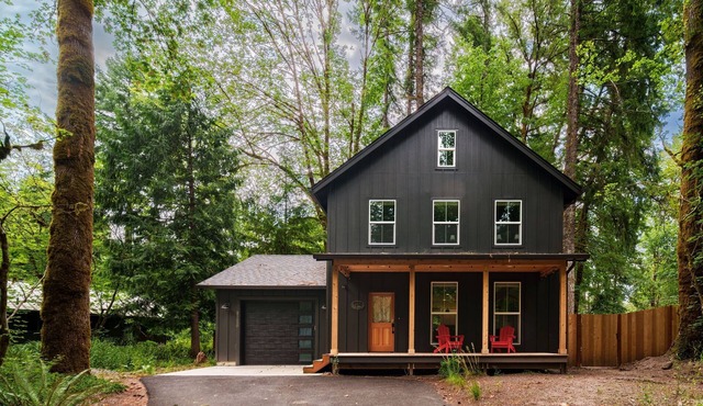 Upscale Home: Pool, Hot Tub, Fire Pit & Fireplace