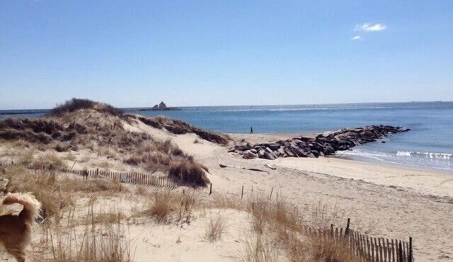 Very Nice Cottage 3 BR and 2 Bath walk to Watch Hill Beach