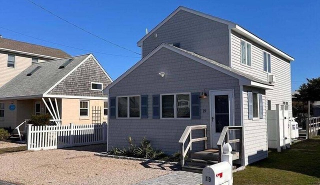 Walk to Beach! Renovated East Matunuck Home Near Dog Beach & Marina