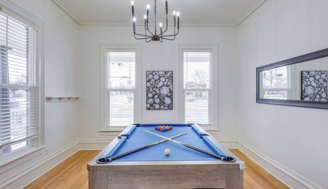 Walk to Downtown Blair Game Room +Fireplace