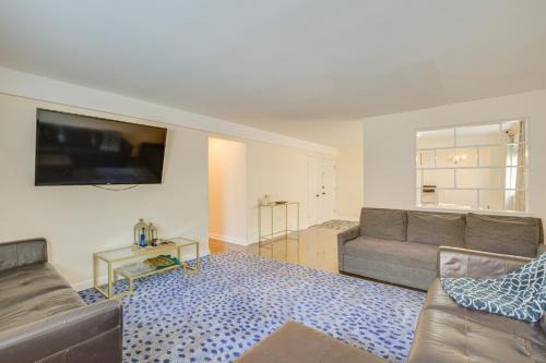 Walk to Train: Convenient Skokie Condo!