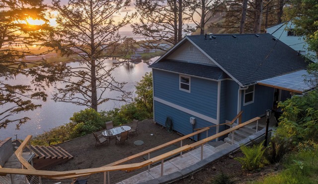 Walk to Winema Road Beach: Home w/Hot Tub!