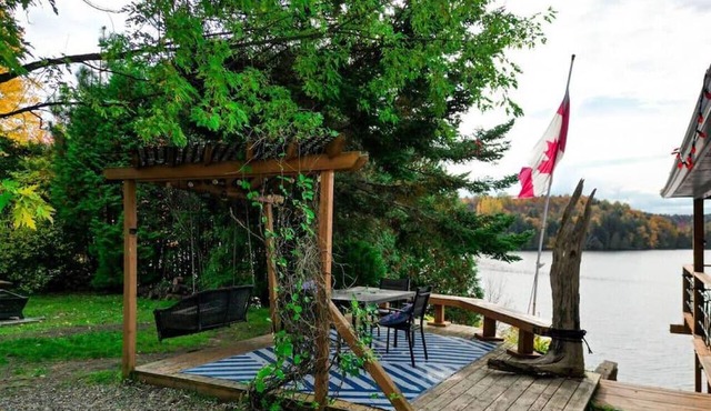 Waterfront Cottage with Hot Tub and Waterfalls in Saint-André-Avellin