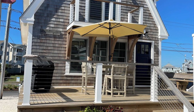 Waterfront Cottage ! On Skip's Dock, Jerusalem RI !