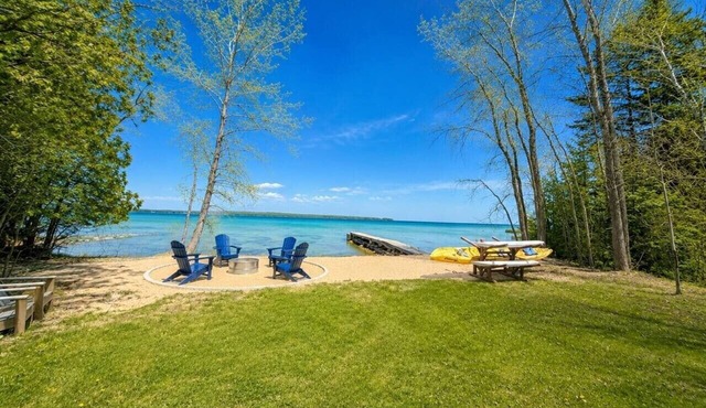 Waterfront Home|Dock & Kayaks|5 Min to Baileys Harbor