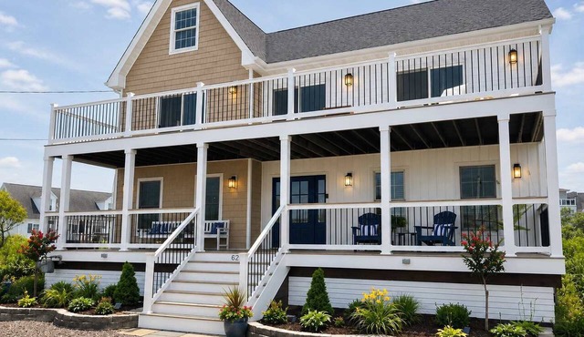 Waterfront Manor Wow | Private Dock + Decks