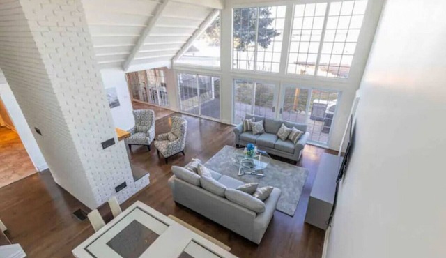 Waterfront Niagara Home w/Hot tub & Fire table in St. Catharines