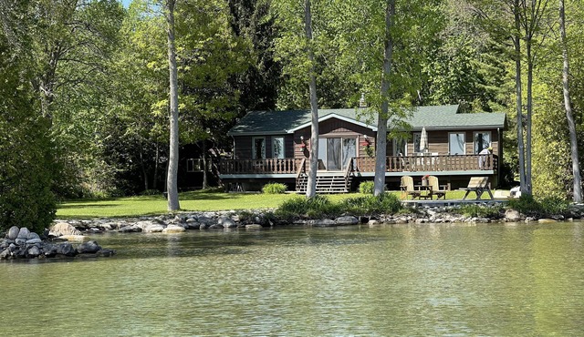 Waterfront & Pvt Beach 120’Shoreline: SHALLOW/Sandy: Perfect for Little Kids! in Brechin