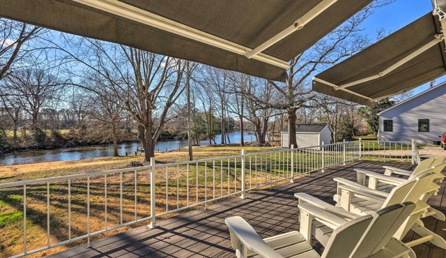 Waterfront Retreat < 4 Mi to Dtwn Cambridge!