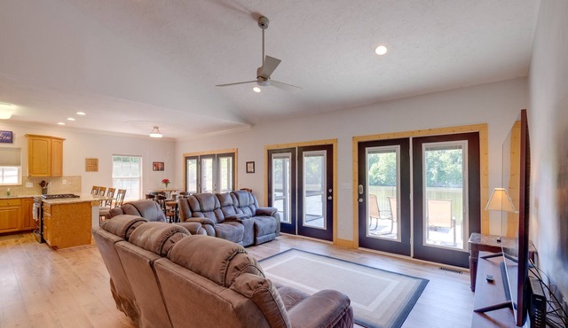 Waterfront Smith Mountain Lake Home w/Boat Dock! in Goodview