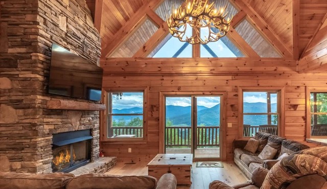 Waynesville Mtn Cabin-scenic Views Relaxing Hottub