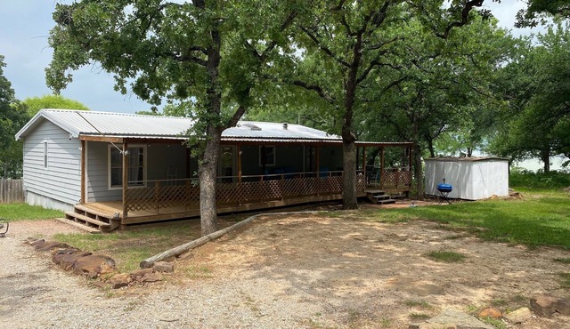 Welcome to Somewhere on a Lake, a 3BR/2BA waterfront retreat on Lake Palo Pinto.