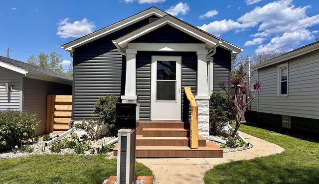 Welcome to this adorable ranch in Bay View, featuring large fenced in backyard!