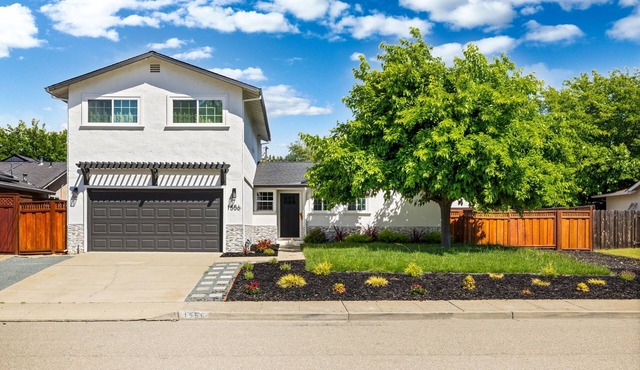 Wine Country Escape - Hot Tub, Pool Table, Sleeps 12