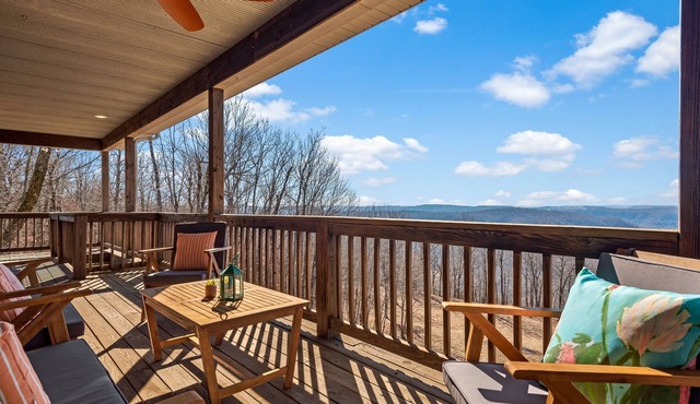 Winston's View: Mountain Views, Fire Pit, Hot Tub