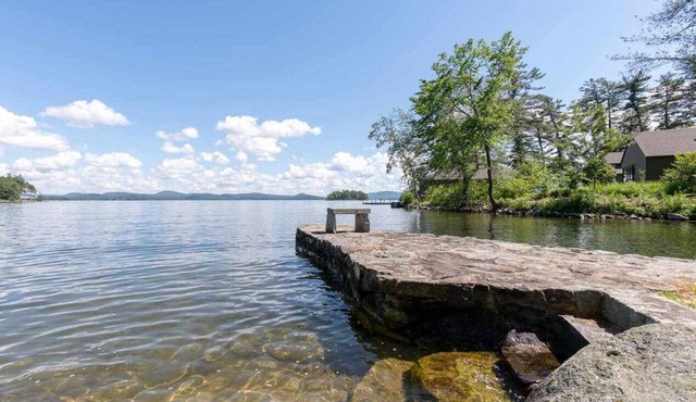 Wolfeboro: lakehouse & separate guest house on Lake Winnipesaukee. Sleeps 8