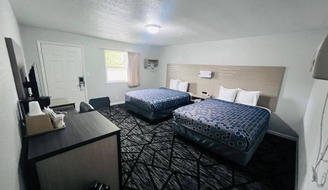 Work & Relax in This Comfortable 2-Room Stay w/Free Parking