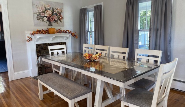 World Cup Destination 16 miles from Stadium Beautiful historic home location!