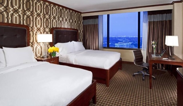 Your Relaxing Getaway Awaits! 2 Convenient Units, Restaurant, Pool, Pets Allowed