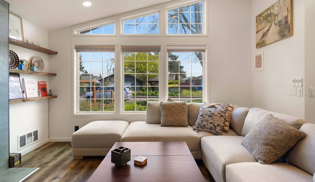 Zen Den - 10 Minutes To Autzen & Downtown 2 Bedroom Home