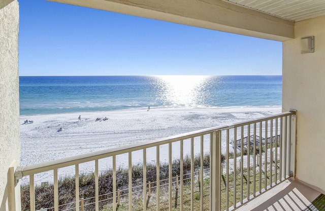 Beachfront 30A Condo! Stunning Views, Pool, 5min to Seaside, Sleeps 6, WiFi, Vacayzen Credit!