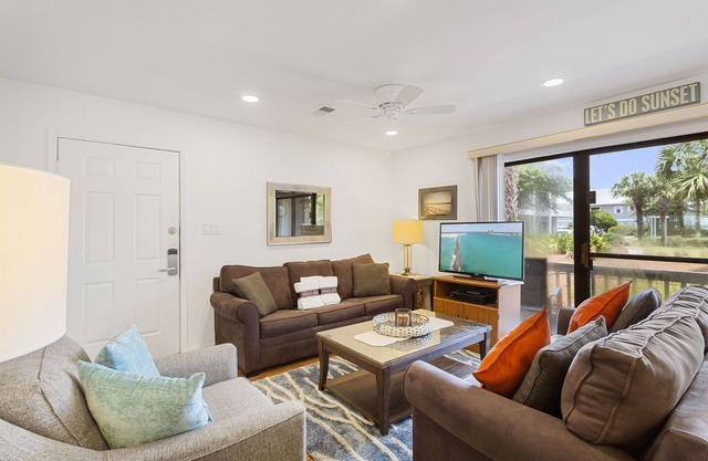 Beachwood Villas 5E - Heated Community Pool, Tennis Courts, Steps to the Beach!
