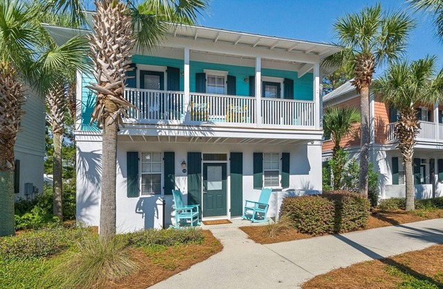 BUNGALOWS @ SEAGROVE! COMMUNITY POOL! CLOSE TO THE BEACH!