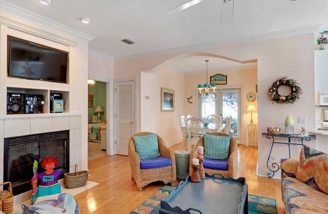Cozy Home Located in the Heart of Seagrove Beach with easy beach access!! Close to Famous Seaside