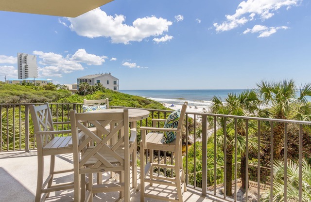Legacy 202 - Newly Renovated Gulf Front Condo With Community Pool And 2 Bikes
