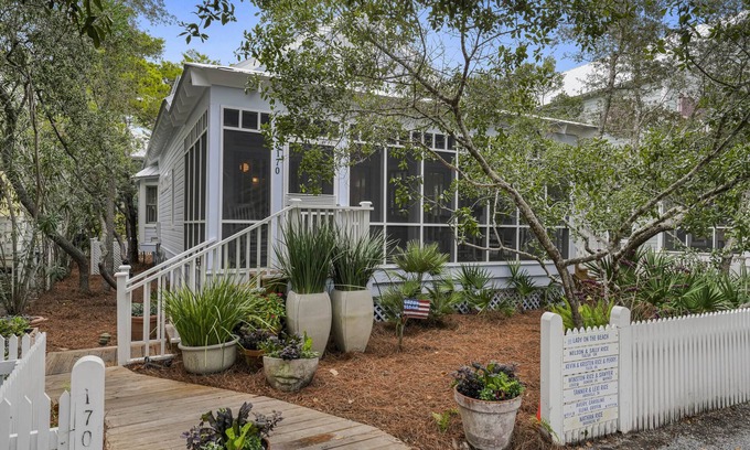 Seaside House | One Story, Steps To Seaside Ave & Ruskin Park In Seaside, + 2 Adult Bikes!