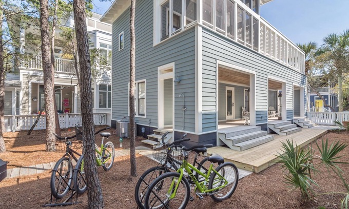 Seaside House | Seaside "Bluebonnet" |3 BR| 4 FULL baths| Sleeps 8 | 2 Kings | 4 Bikes!