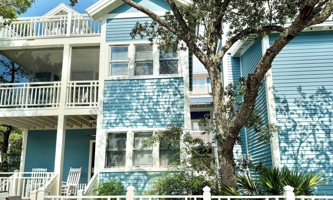 Seaside House | Seaside Classic - Three Porches, Outdoor Living, Scenic Views + 2 Bikes!